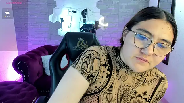 Snapshot of conniejames_m chatting on 11.15.25 conniejames m online show from 11.15.25