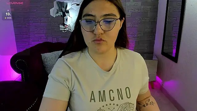 Snapshot of conniejames_m chatting on 11.17.25 conniejames m online show from 11.17.25