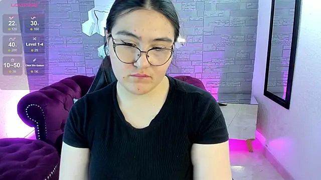 Snapshot of conniejames_m chatting on 11.18.25 conniejames m online show from 11.18.25