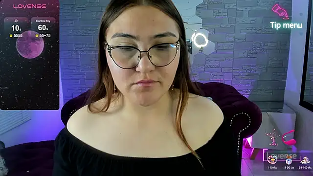 Snapshot of conniejames_m chatting on 12.15.25 conniejames m online show from 12.15.25