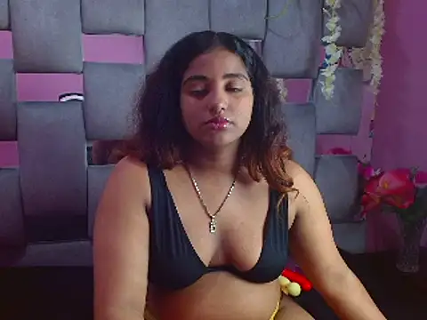 Sofia Hernandez  online show from 12.24.24