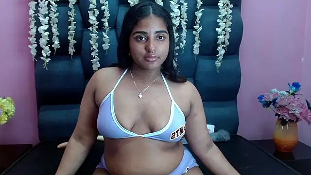 Sofia Hernandez  online show from 02.19.25