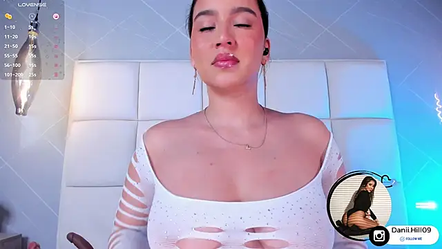 danii hill  online show from 09.11.25