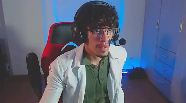 Snapshot of BigDragonBoy chatting on 03.19.25 BigDragonBoy online show from 03.19.25