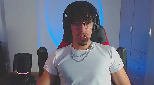 Snapshot of BigDragonBoy chatting on 03.20.25 BigDragonBoy online show from 03.20.25