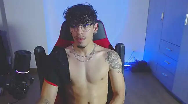 Snapshot of BigDragonBoy chatting on 03.21.25 BigDragonBoy online show from 03.21.25