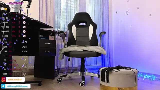 misskaassandraa online show from 03.18.25