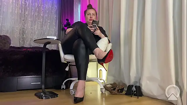 misskaassandraa online show from 07.26.26