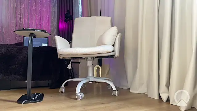 misskaassandraa online show from 07.31.26