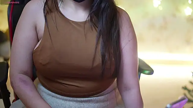 Snapshot of only_aleesha chatting on 12.27.24 only aleesha online show from 12.27.24