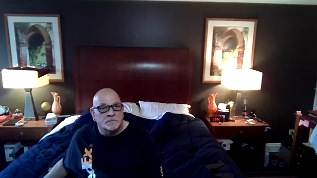 Snapshot of --JimmyJamzs-- chatting on 12.18.25 --JimmyJamzs-- online show from 12.18.25