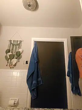 Snapshot of LongandEasy77 chatting on 12.04.25 LongandEasy77 online show from 12.04.25