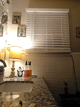 Snapshot of LongandEasy77 chatting on 12.20.25 LongandEasy77 online show from 12.20.25