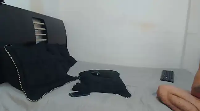 Hot Sharks  online show from 02.21.25