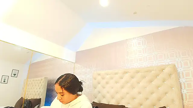 Sara Desire online show from 02.01.25