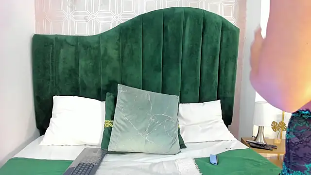 Sara Desire online show from 10.08.25