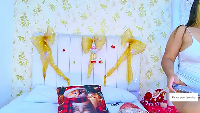 Sara Desire online show from 12.18.25