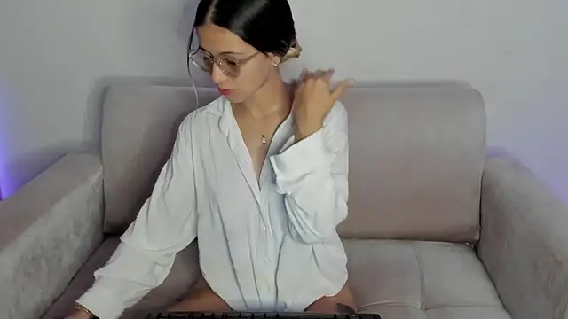 Lilacutte  online show from 02.09.25