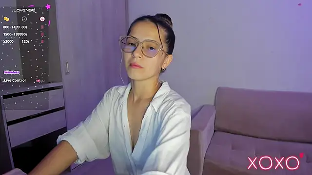 Lilacutte  online show from 12.23.25