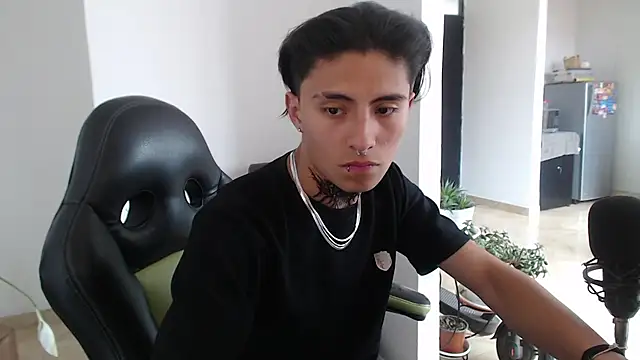 Snapshot of jay_dimarco2 chatting on 12.01.25 jay dimarco2 online show from 12.01.25