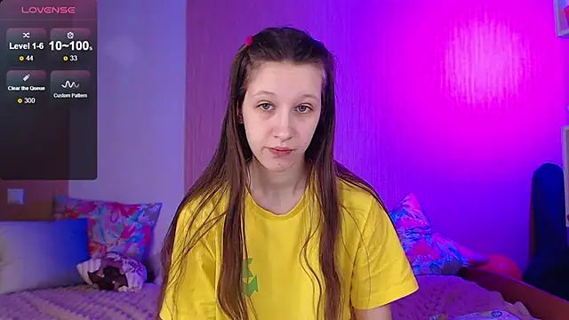 Snapshot of ur_kitty__ chatting on 03.10.25 ur kitty online show from 03.10.25