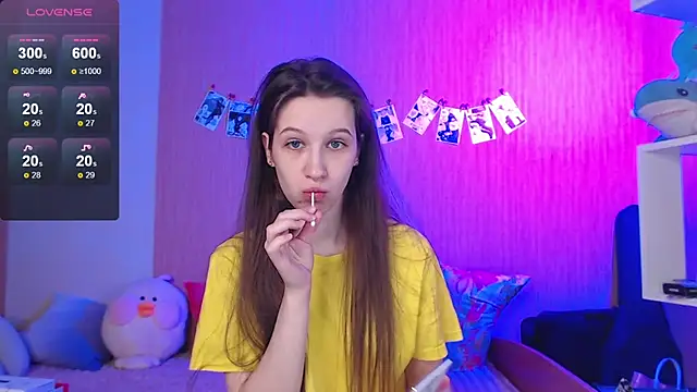 Snapshot of ur_kitty__ chatting on 10.12.25 ur kitty online show from 10.12.25