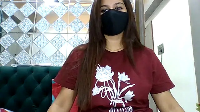 Snapshot of sparkling_queen chatting on 11.10.25 sparkling queen online show from 11.10.25