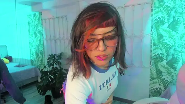 cute hollywood online show from 11.13.25