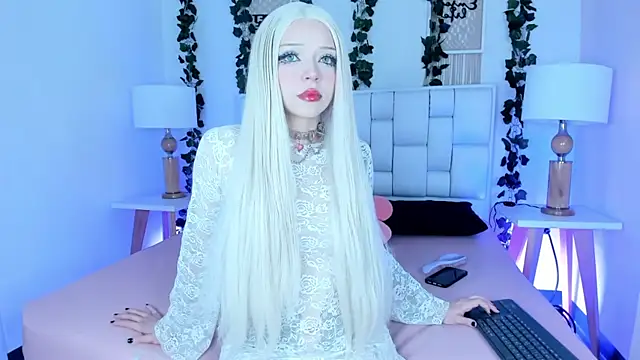 Snapshot of SophieHill_gh chatting on 01.22.25 SophieHill gh online show from 01.22.25