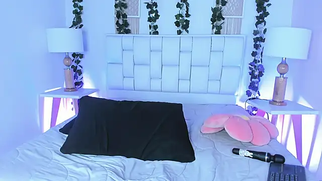 Snapshot of SophieHill_gh chatting on 02.11.25 SophieHill gh online show from 02.11.25