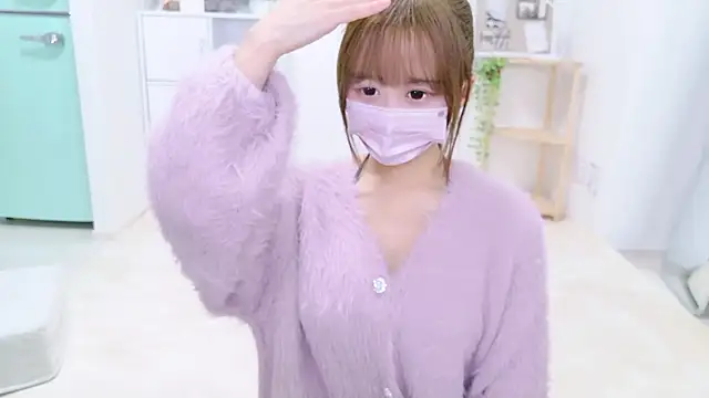 Snapshot of chihiro_ri chatting on 10.16.25 chihiro ri online show from 10.16.25