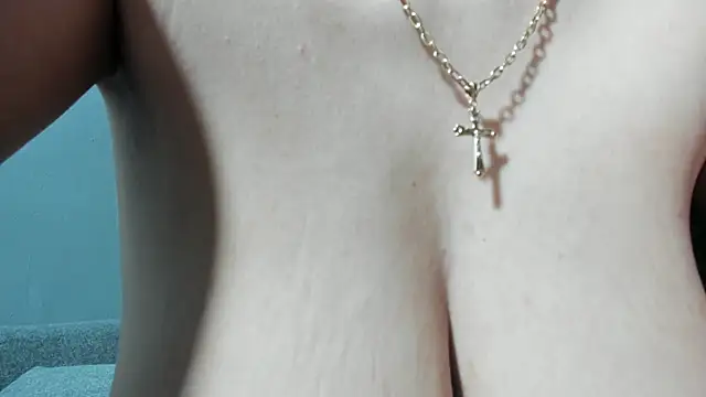 Snapshot of SexxyMeriem chatting on 12.05.25 SexxyMeriem online show from 12.05.25