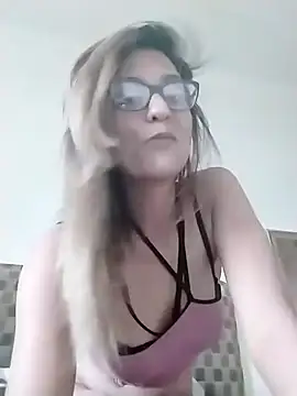 Snapshot of karmicQueen669 chatting on 04.01.26 karmicQueen669 online show from 04.01.26