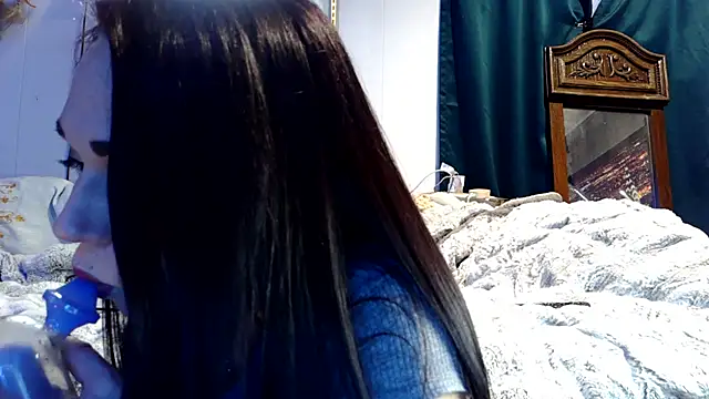 Genevieve143 online show from 12.02.25