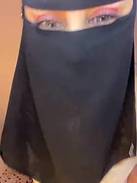 Snapshot of Jumanaa chatting on 11.21.25 Jumanaa online show from 11.21.25