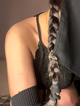 Snapshot of Jumanaa chatting on 12.16.25 Jumanaa online show from 12.16.25