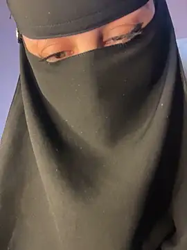 Snapshot of Jumanaa chatting on 12.19.25 Jumanaa online show from 12.19.25