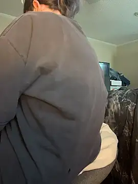 Snapshot of velvetta_ chatting on 12.17.25 velvetta online show from 12.17.25