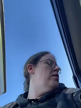 Snapshot of velvetta_ chatting on 12.20.25 velvetta online show from 12.20.25