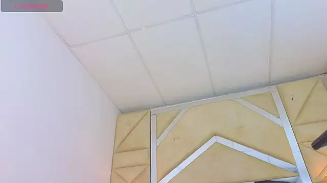 Tiphani walker  online show from 10.10.25