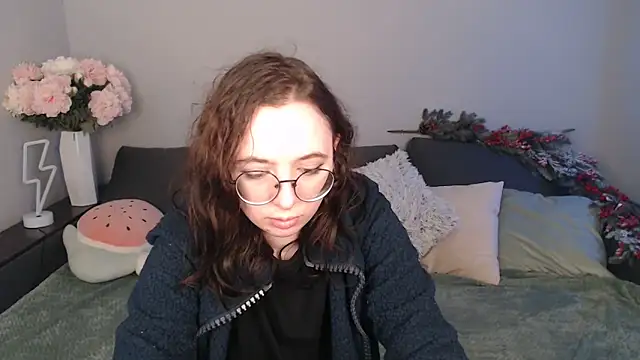 Snapshot of Mini_Diva chatting on 01.12.25 Mini Diva online show from 01.12.25