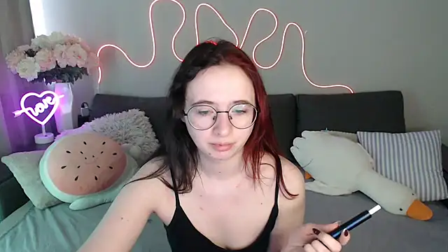 Mini Diva online show from 06.24.26