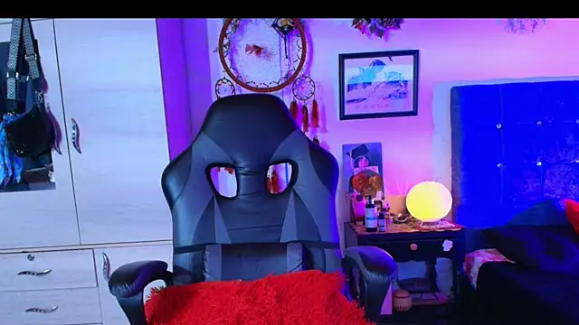 Snapshot of bathory_vamps chatting on 11.12.25 bathory vamps online show from 11.12.25