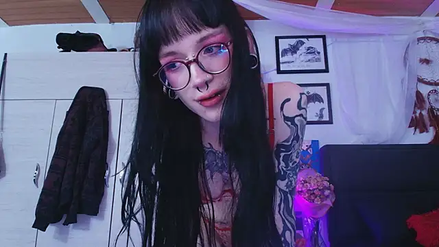 Snapshot of bathory_vamps chatting on 02.02.26 bathory vamps online show from 02.02.26