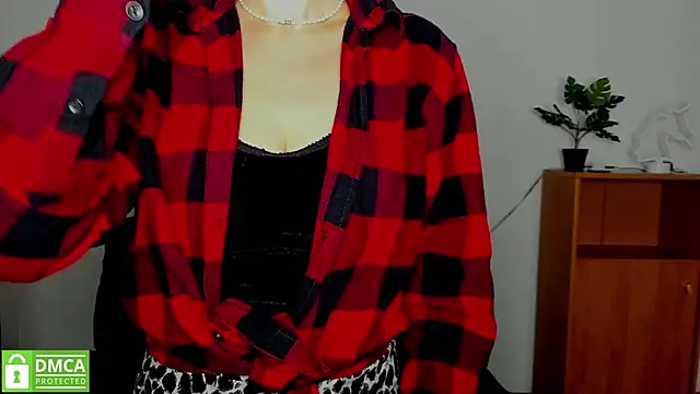 Snapshot of annakillianox chatting on 10.02.25 annakillianox online show from 10.02.25