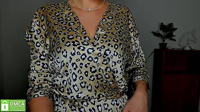 Snapshot of annakillianox chatting on 10.05.25 annakillianox online show from 10.05.25