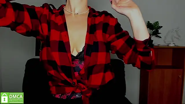 Snapshot of annakillianox chatting on 10.15.25 annakillianox online show from 10.15.25