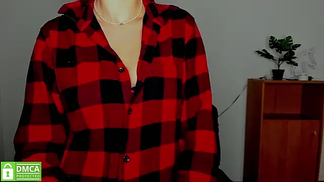 Snapshot of annakillianox chatting on 10.30.25 annakillianox online show from 10.30.25