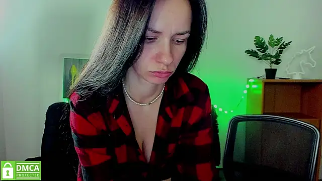 Snapshot of annakillianox chatting on 11.12.25 annakillianox online show from 11.12.25