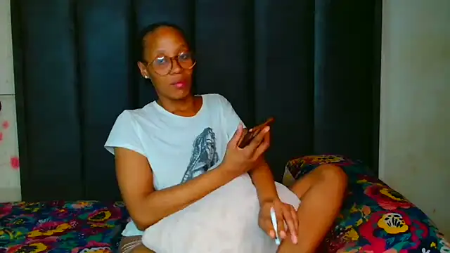 Snapshot of Kiaralane_xx chatting on 02.05.25 Kiaralane xx online show from 02.05.25